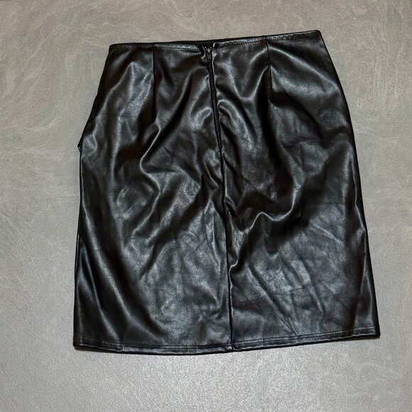 🌟 Windsor Black Faux Leather Wrap Mini Skirt – Worn Twice, Excellent Condition - Picture 3 of 5